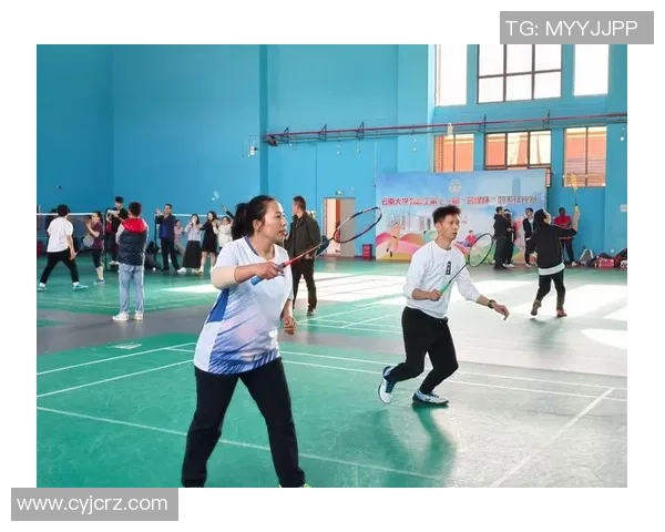 重庆羽毛球队的默契配合与战术探讨聚焦团队协作与竞技精神 重庆羽毛球队的默契配合与战术探讨聚焦团队协作与竞技精神