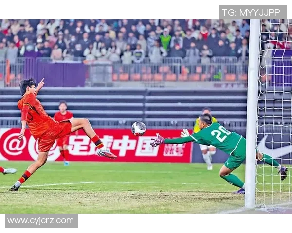 中国足球队迎战文莱队力争胜利展现实力与风采 中国足球队迎战文莱队力争胜利展现实力与风采